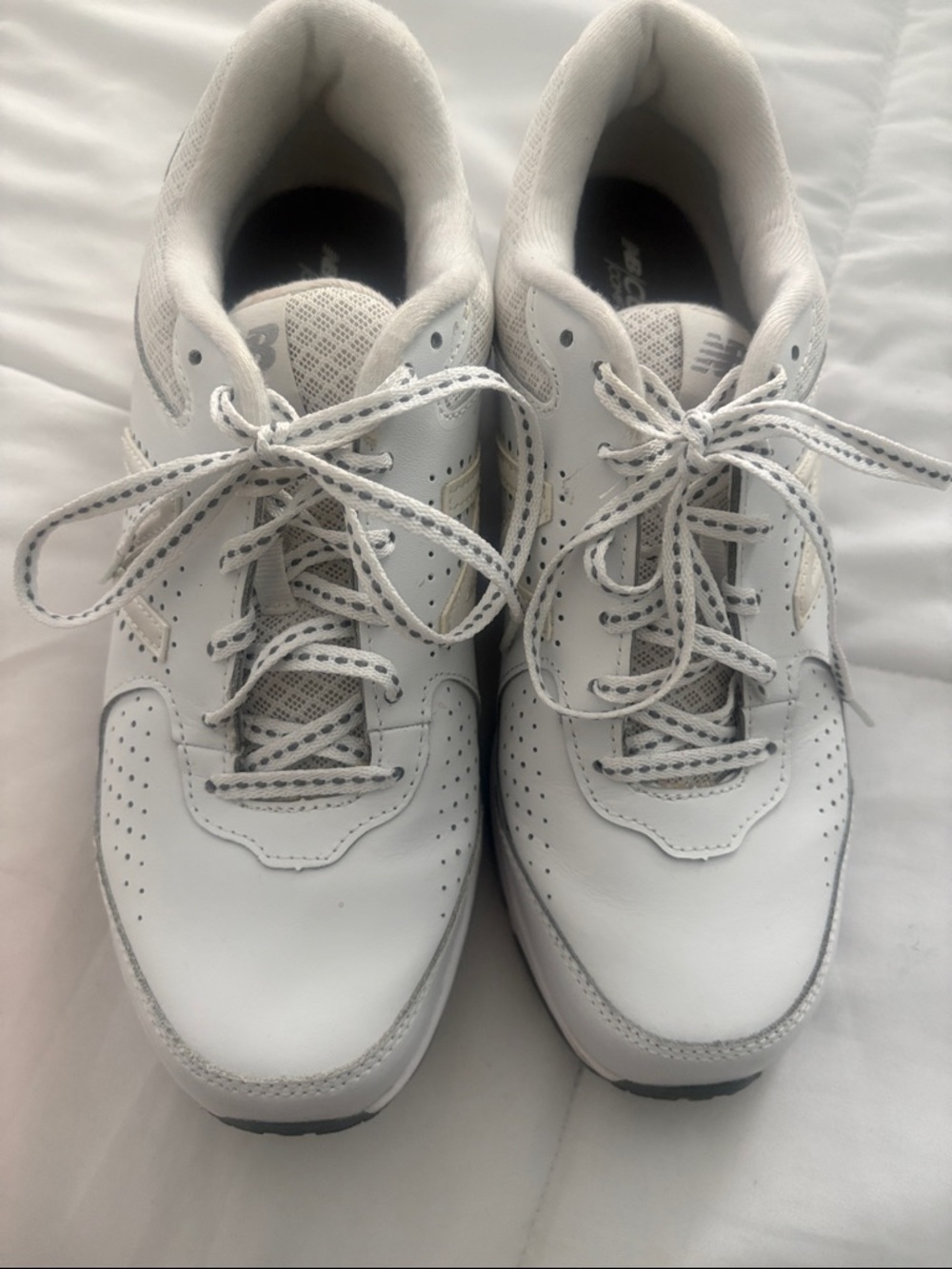 New Balance White Leather Lace-Up Walking Shoes. Like new!